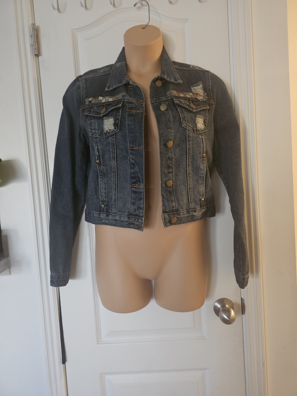 Dollhouse NWT L Distressed Dark Wash Cropped Denim Jacket